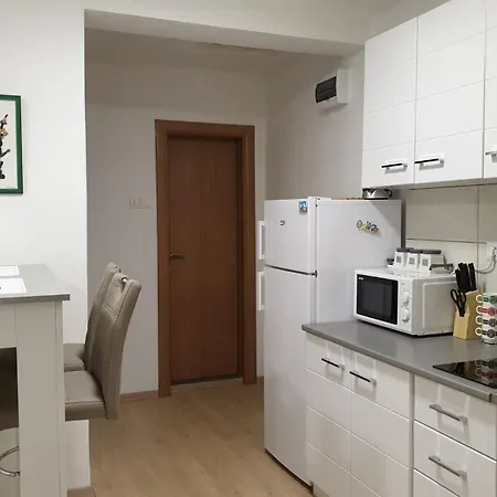 Apartment 081 Center