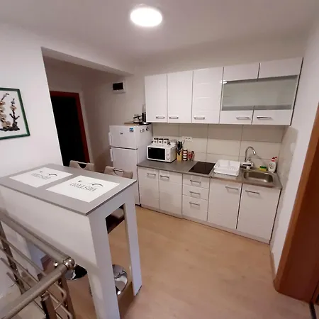 081 Center Apartment *