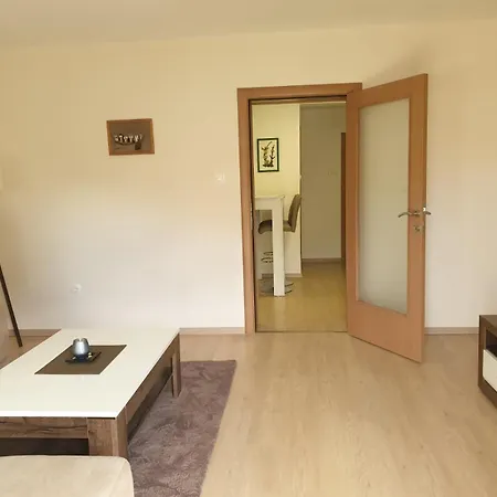 081 Center Apartman *